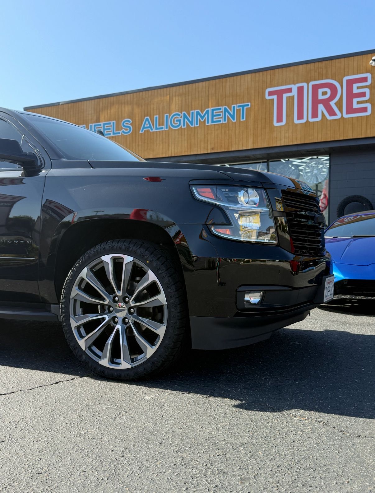 Chevy Tahoe - Machined Black Wheels