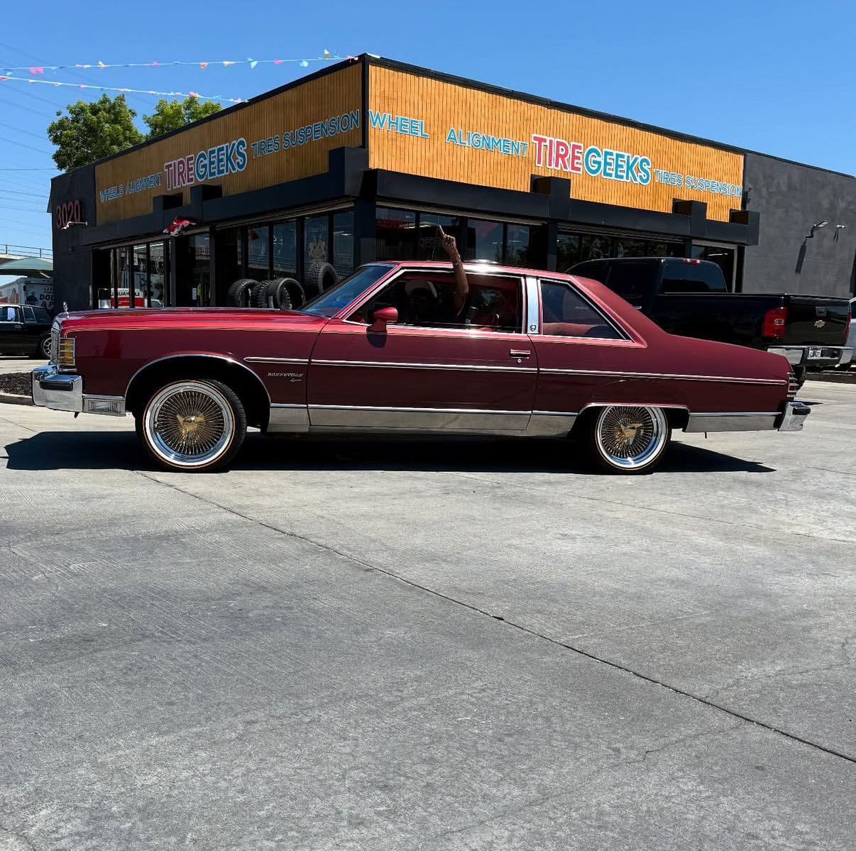 Pontiac Grand Prix - Gold Chrome Wheels